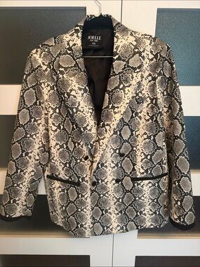 Joelle Collection Black & White Snake-Print Blazer